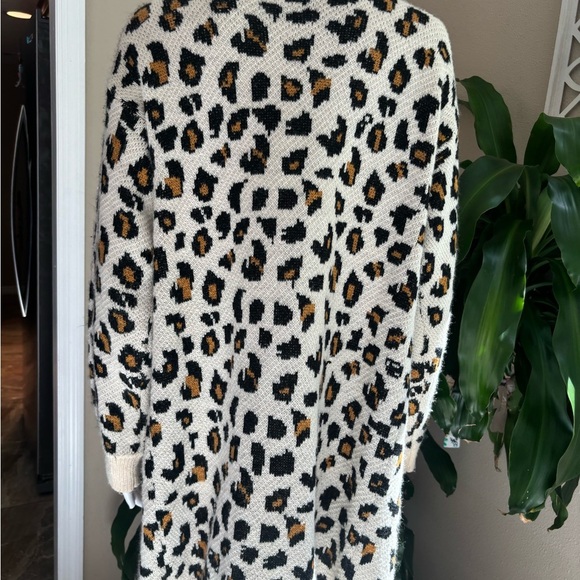 Leopard Print Open Front Cardigan Sweater - Picture 4 of 6